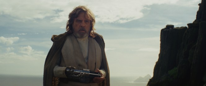 SW TLJ Luke with saber